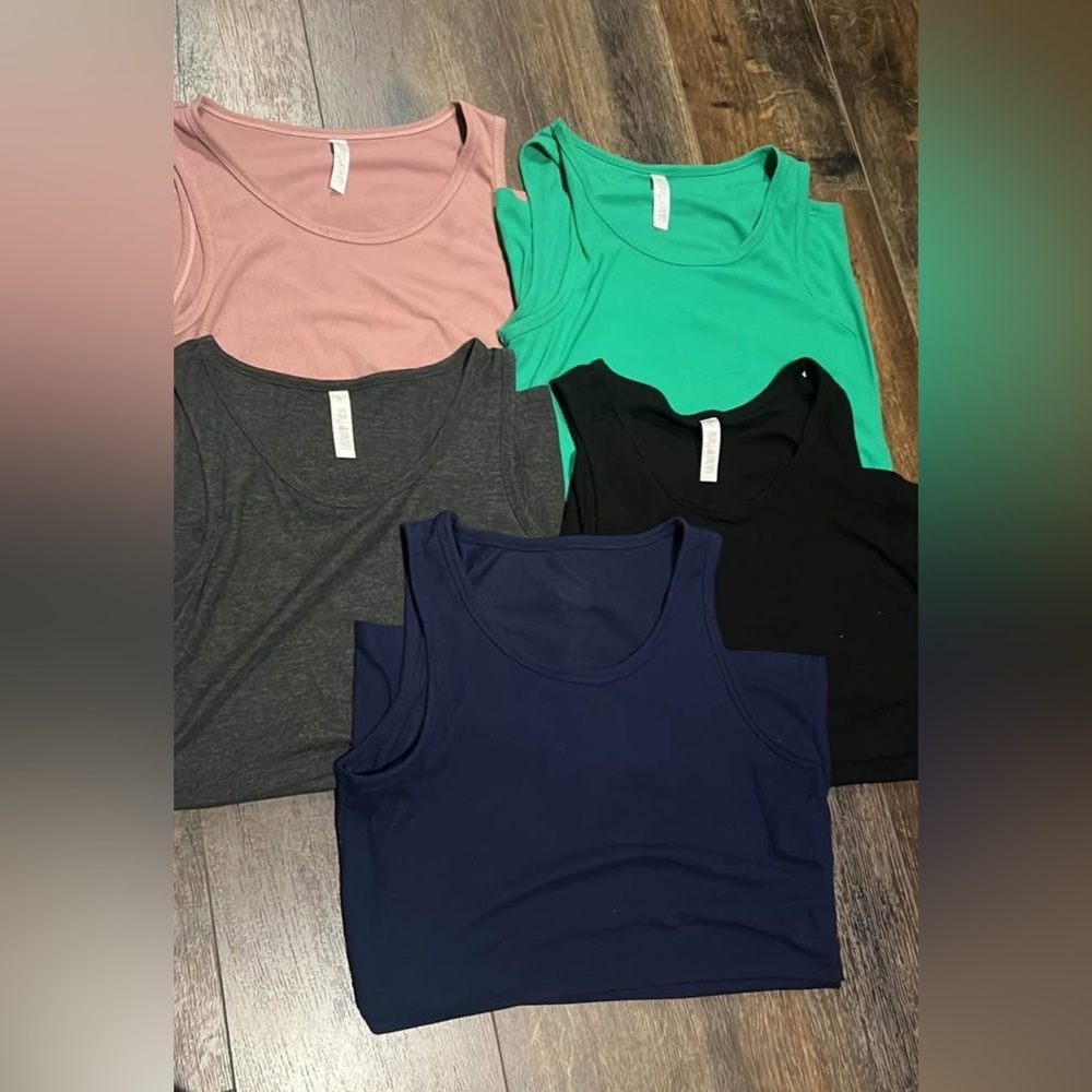 Latched Mama Ribbed Nursing Tanks (5) size medium